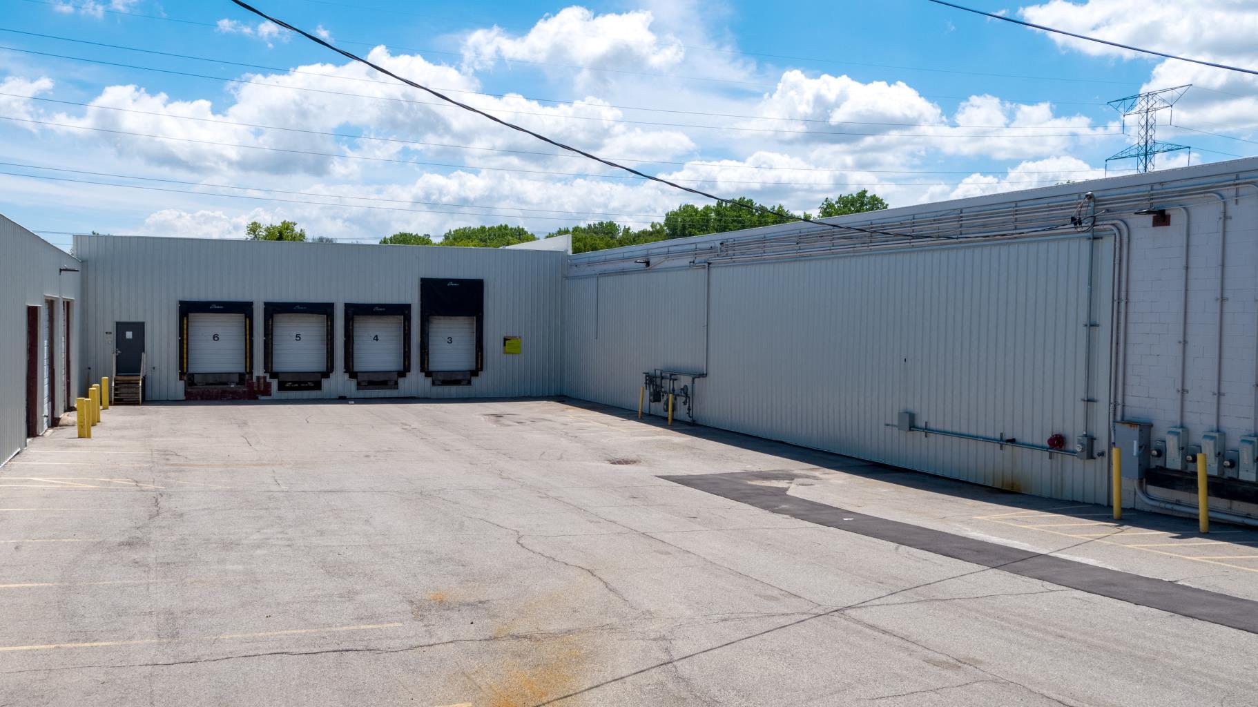 4601-4801 W Woolworth Ave